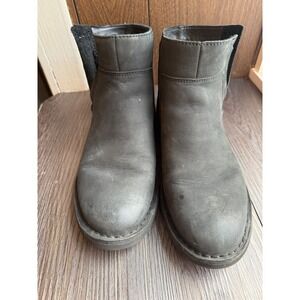 Black Ankle Boots with Zipper Closure,‎ Casual Everyday Style Ugg size 8